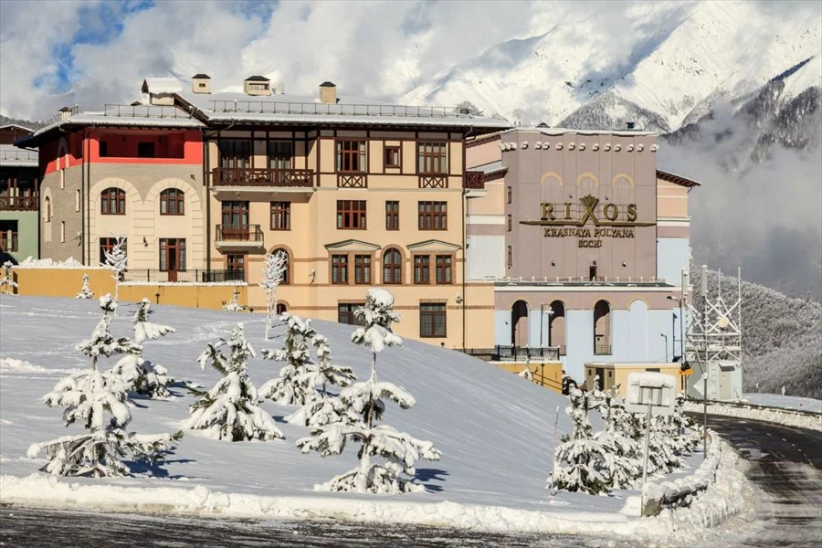 Вид фасада Rixos Красная Поляна